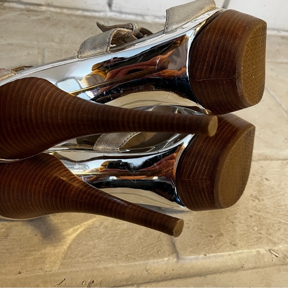 Women’s Michael Kors Metallic Silver Gansevoort Platform High Heels, size 8.5 - Picture 9 of 10